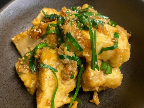 焼肉のタレで❣️厚揚げ豆腐とニラのすりごま生姜炒め